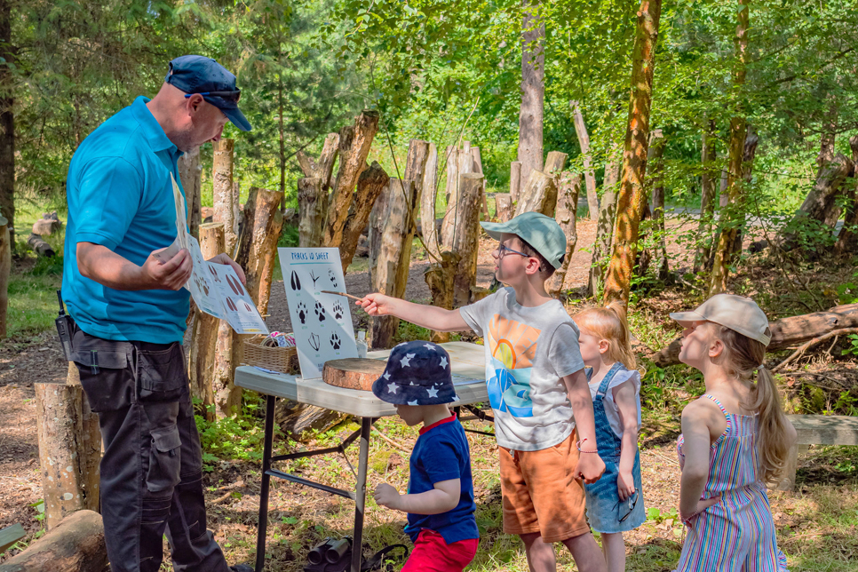 John and children tracking 966x644 4.jpg